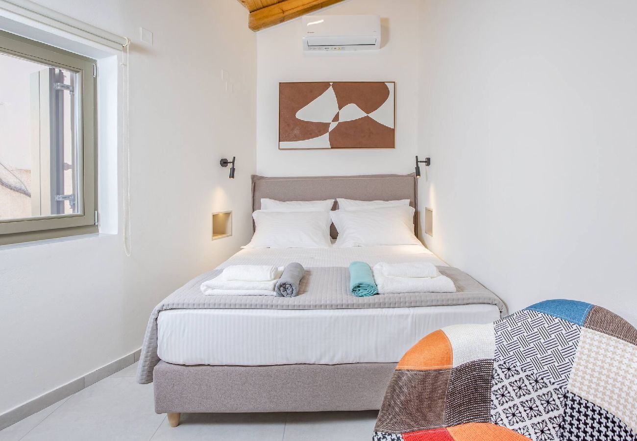 House in Chania - Comfinest house with jacuzzi in Chania old harbour