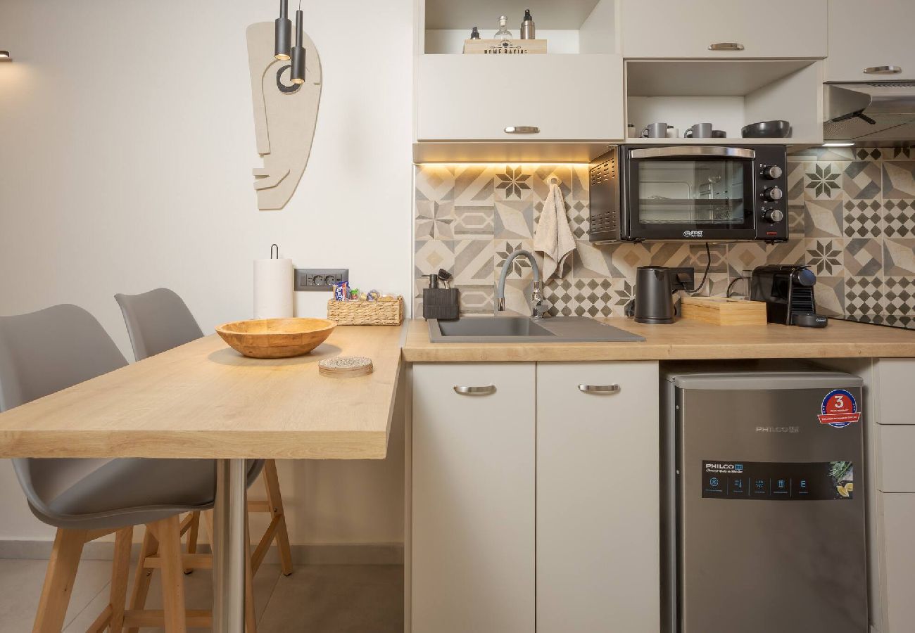 House in Chania - Comfinest house with jacuzzi in Chania old harbour