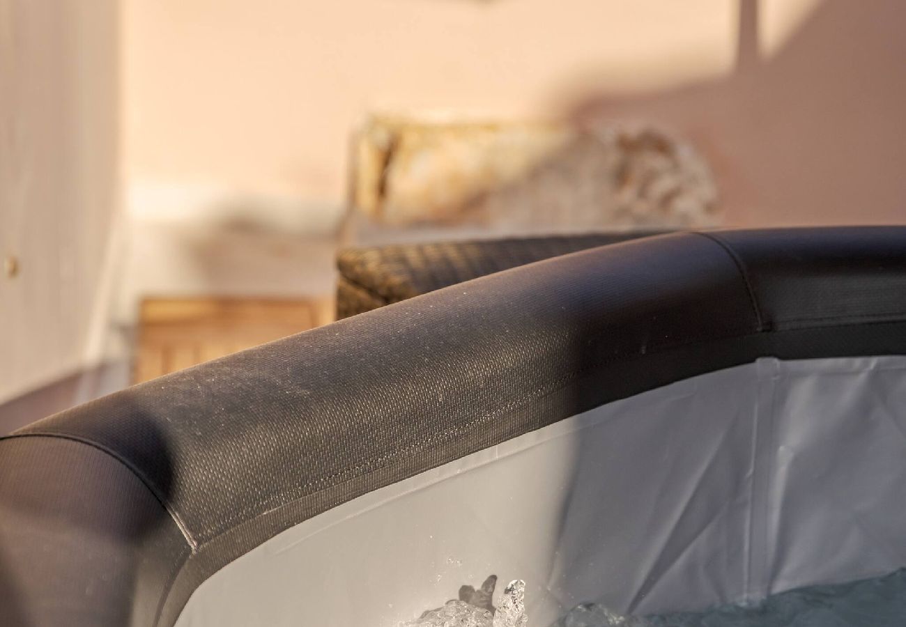 House in Chania - Comfinest house with jacuzzi in Chania old harbour