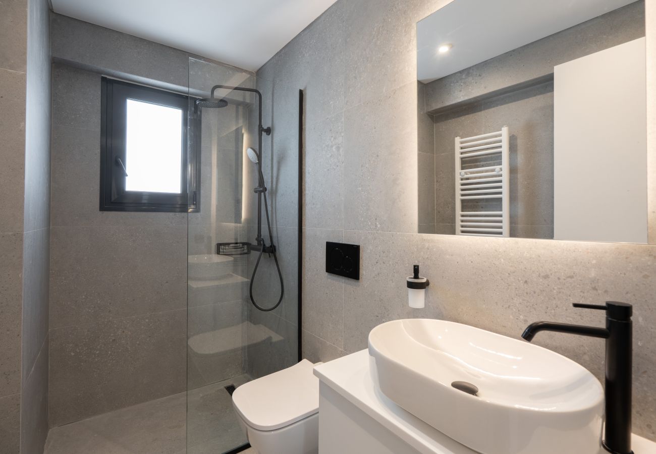 Apartment in Piraeus - Santorini luxury Apartment in Pireaus with Parking
