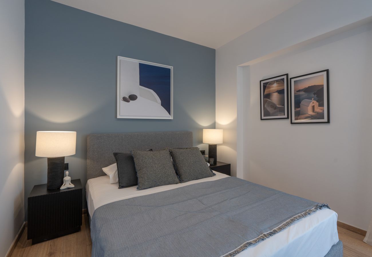 Apartment in Piraeus - Santorini luxury Apartment in Pireaus with Parking
