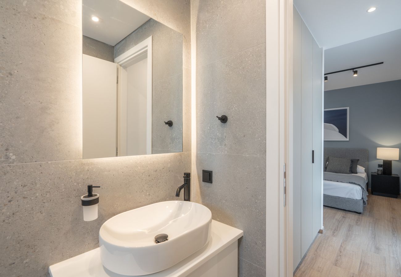 Apartment in Piraeus - Santorini luxury Apartment in Pireaus with Parking