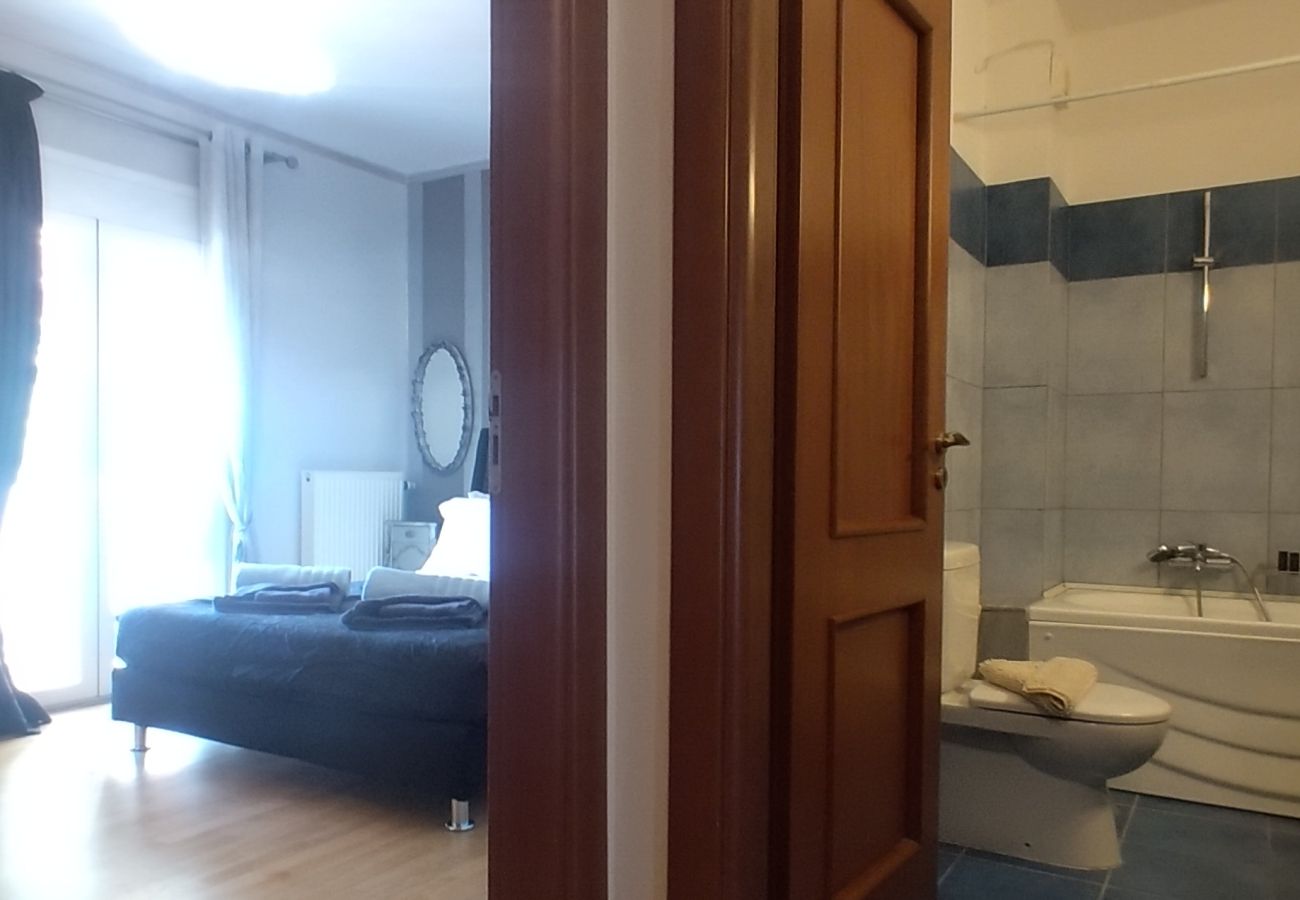 House in Akrotiri - Charming 2BR Maisonette Near Sandy Beaches 