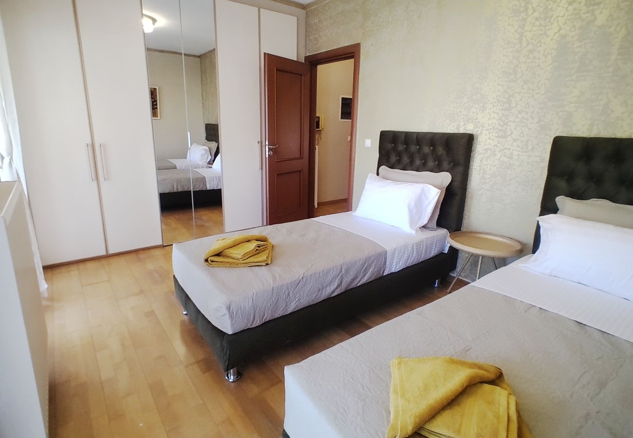 House in Akrotiri - Charming 2BR Maisonette Near Sandy Beaches 