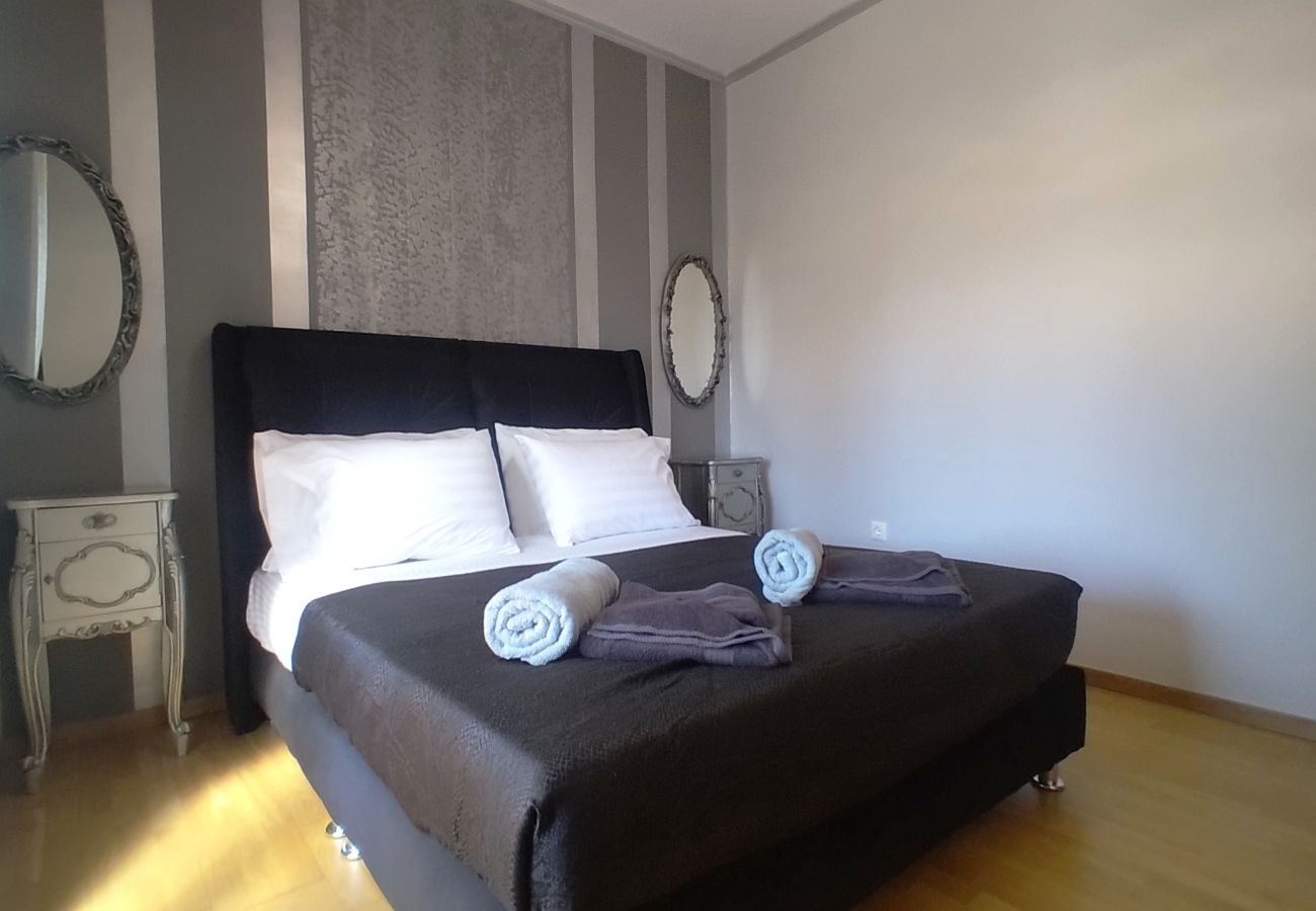 House in Akrotiri - Charming 2BR Maisonette Near Sandy Beaches 