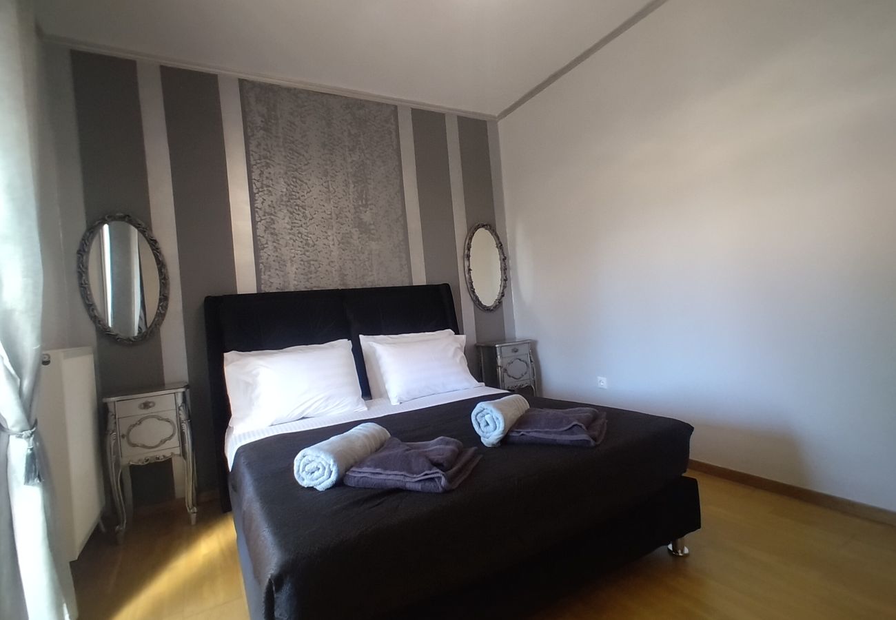 House in Akrotiri - Charming 2BR Maisonette Near Sandy Beaches 