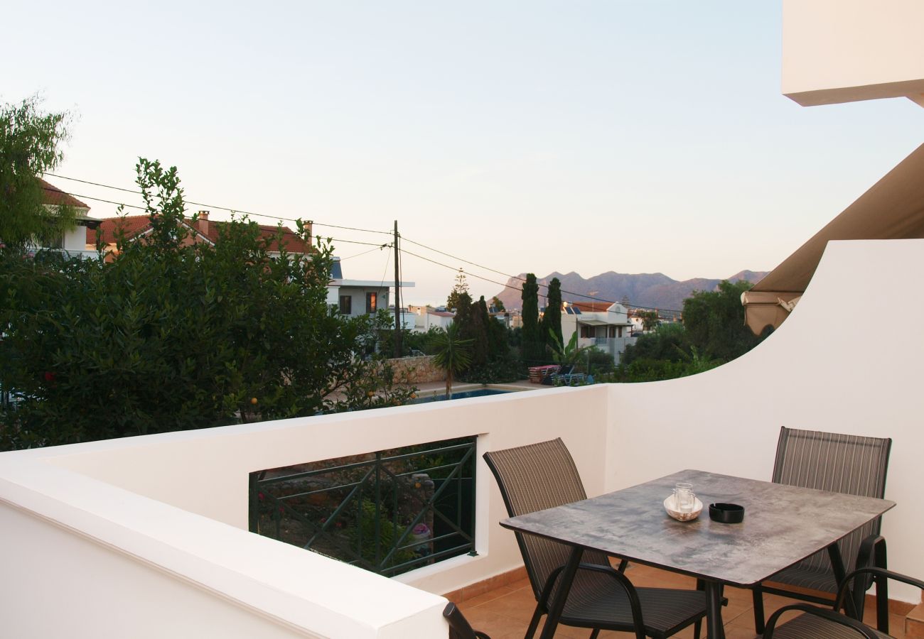 House in Akrotiri - Charming 2BR Maisonette Near Sandy Beaches 