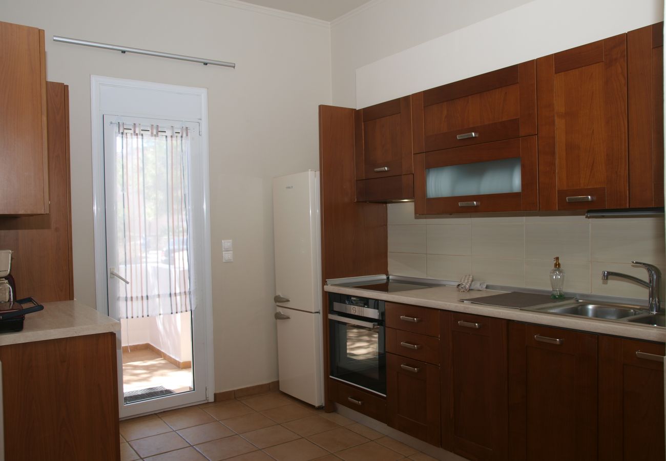 House in Akrotiri - Charming 2BR Maisonette Near Sandy Beaches 