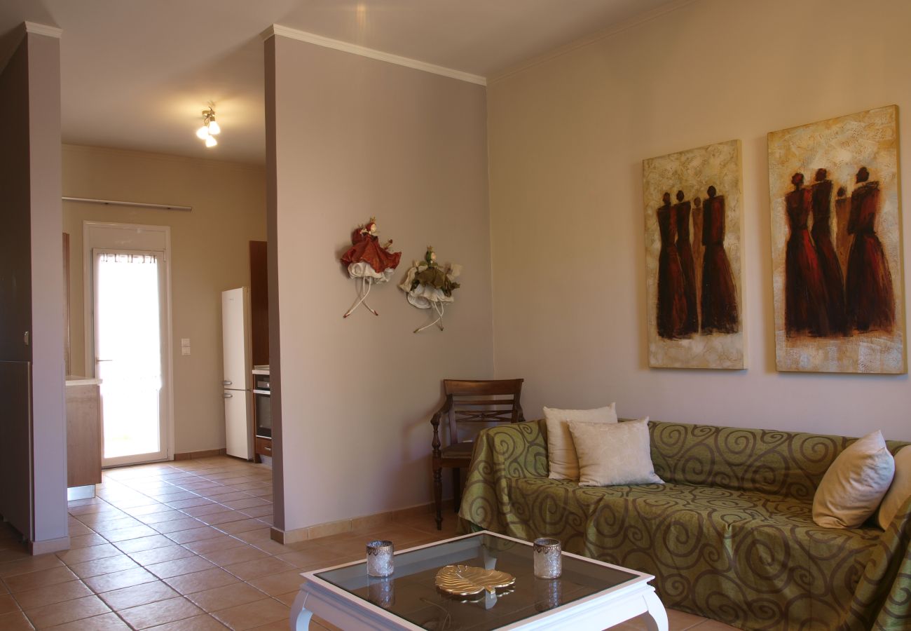 House in Akrotiri - Charming 2BR Maisonette Near Sandy Beaches 