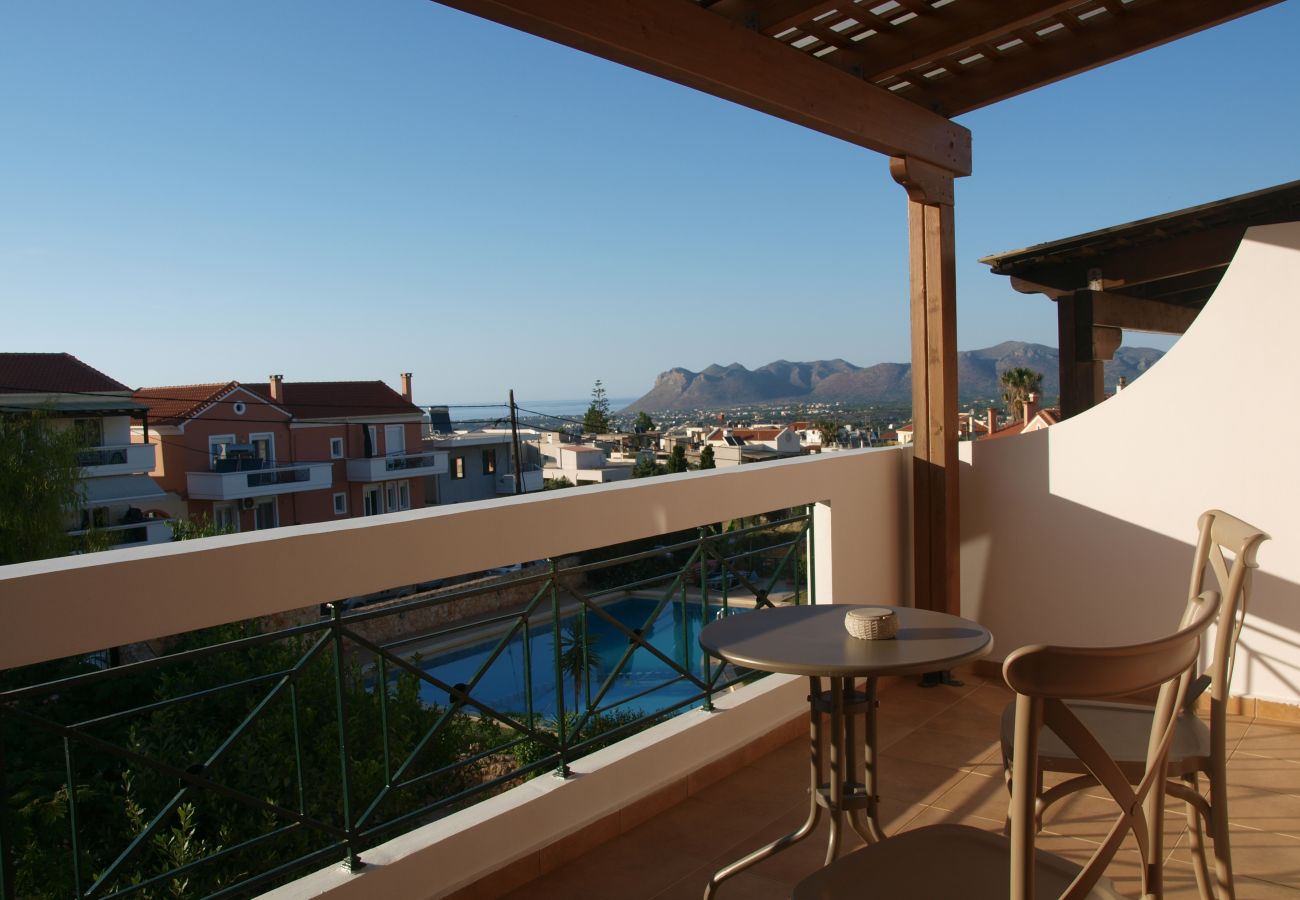 House in Akrotiri - Charming 2BR Maisonette Near Sandy Beaches 