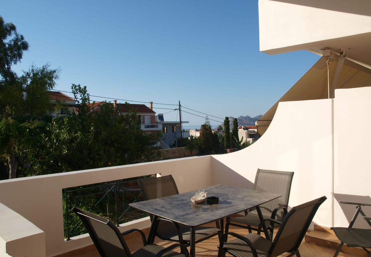 House in Akrotiri - Charming 2BR Maisonette Near Sandy Beaches 