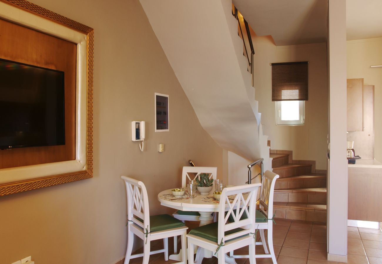 House in Akrotiri - Charming 2BR Maisonette Near Sandy Beaches 