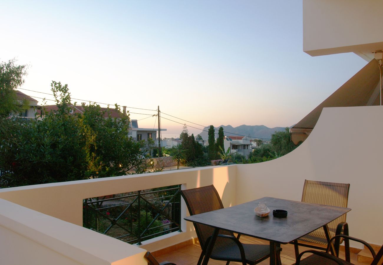 House in Akrotiri - Charming 2BR Maisonette Near Sandy Beaches 